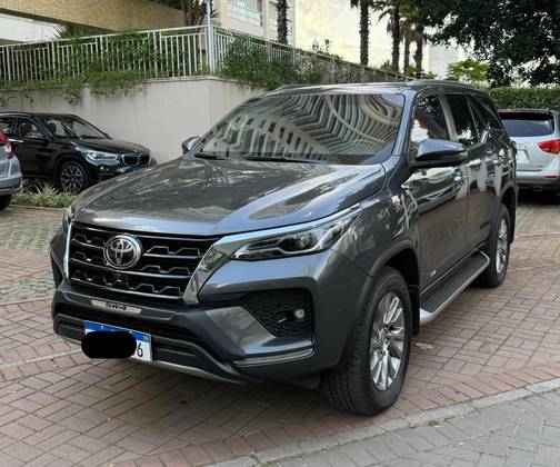 TOYOTA HILUX SW4 2.8 D-4D TURBO DIESEL SRX 7L 4X4 AUTOMÁTICO